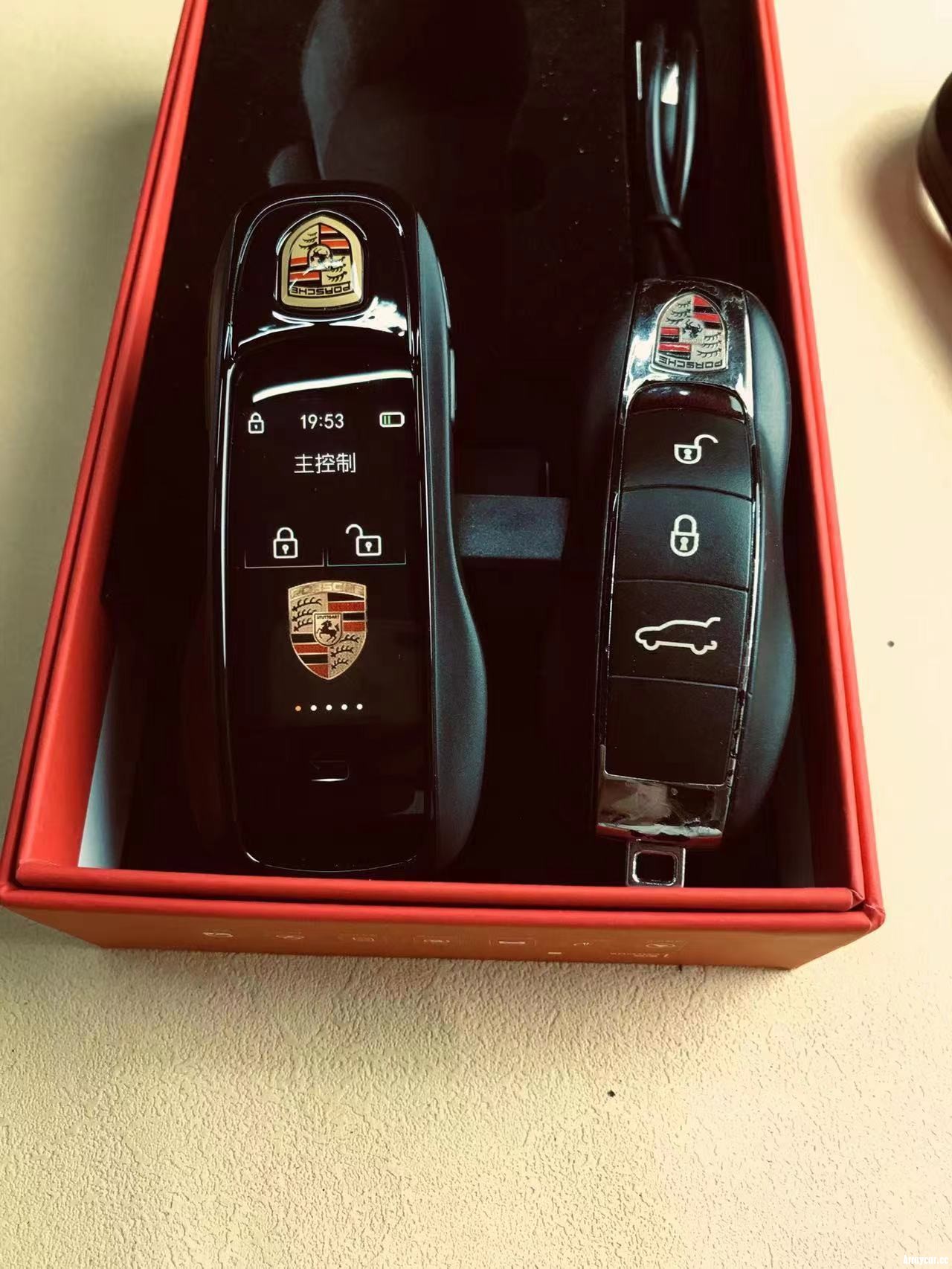 Comparison of Porsche LCD Key Installation Display Effects