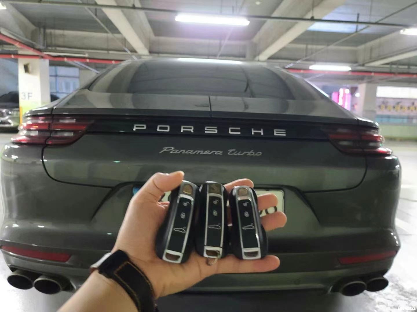 Porsche LCD key